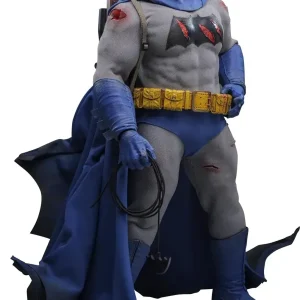 Hot Toys Batman Dark Knight Returns Battle-Damaged 1/6 Figure